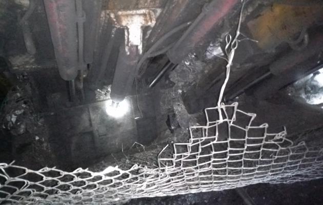 煤矿用高分子材料应用案例 | 回采工作面构造引起冒顶